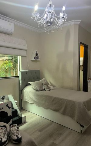 Casa à venda com 195m², 4 quartos e 3 vagas Casa à venda com 195m², 4 quartos e 3 vagasQuarto
