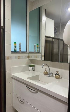 Casa à venda com 195m², 4 quartos e 3 vagas Casa à venda com 195m², 4 quartos e 3 vagasBanheiro