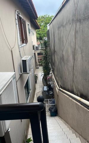 Casa à venda com 195m², 4 quartos e 3 vagas Casa à venda com 195m², 4 quartos e 3 vagasÁrea externa
