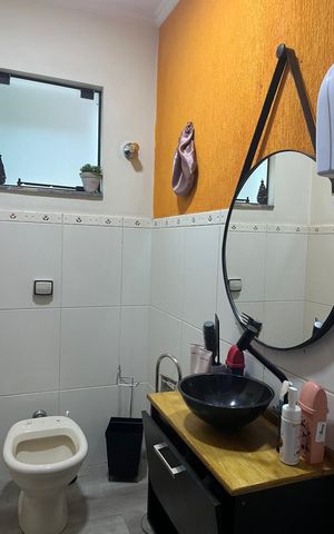 Casa à venda com 195m², 4 quartos e 3 vagas Casa à venda com 195m², 4 quartos e 3 vagasBanheiro