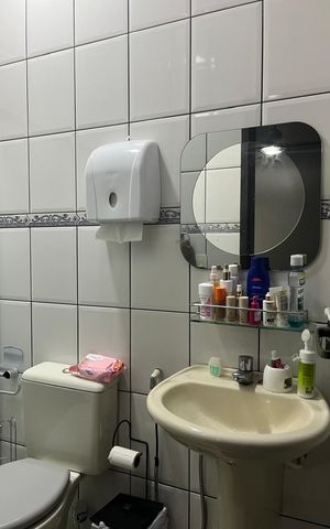 Casa à venda com 195m², 4 quartos e 3 vagas Casa à venda com 195m², 4 quartos e 3 vagasBanheiro