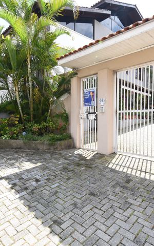 Casa de condomínio à venda com 86m², 3 quartos e 2 vagasFachada