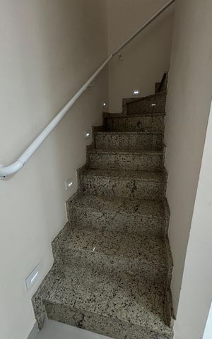 Apartamento à venda com 119m², 2 quartos e 1 vaga Apartamento à venda com 119m², 2 quartos e 1 vagaEscada