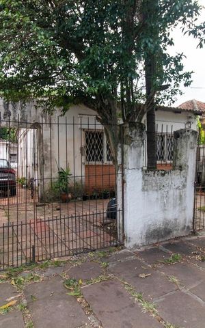 Casa à venda com 218m², 2 quartos e 2 vagas Casa à venda com 218m², 2 quartos e 2 vagasFachada