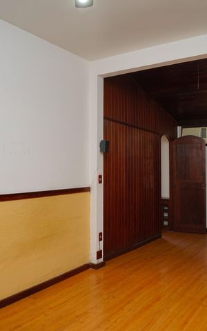 Casa à venda com 250m², 3 quartos e 2 vagas Casa à venda com 250m², 3 quartos e 2 vagasQuarto 2