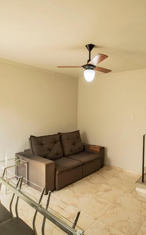 Casa à venda com 165m², 4 quartos e 2 vagas Casa à venda com 165m², 4 quartos e 2 vagasSala