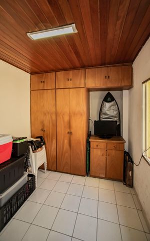 Casa à venda com 165m², 4 quartos e 2 vagas Casa à venda com 165m², 4 quartos e 2 vagasQuarto 1