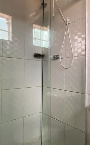 Casa de condomínio à venda com 55m², 2 quartos e 1 vaga Casa de condomínio à venda com 55m², 2 quartos e 1 vagaBanheiro da Suíte 1