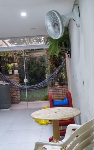 Casa à venda com 226m², 3 quartos e 2 vagas Casa à venda com 226m², 3 quartos e 2 vagasÁrea externa