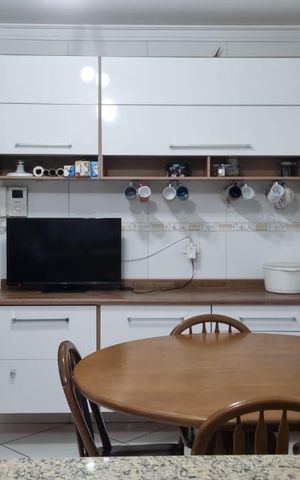 Casa à venda com 226m², 3 quartos e 2 vagas Casa à venda com 226m², 3 quartos e 2 vagasCozinha