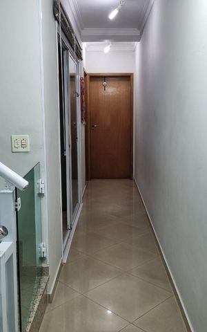 Casa à venda com 226m², 3 quartos e 2 vagas Casa à venda com 226m², 3 quartos e 2 vagasEscada