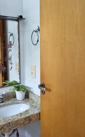 Casa à venda com 226m², 3 quartos e 2 vagas Casa à venda com 226m², 3 quartos e 2 vagasBanheiro