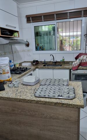 Casa à venda com 226m², 3 quartos e 2 vagas Casa à venda com 226m², 3 quartos e 2 vagasCozinha
