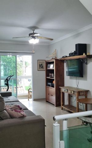 Casa à venda com 226m², 3 quartos e 2 vagas Casa à venda com 226m², 3 quartos e 2 vagasSala