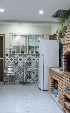 Casa à venda com 226m², 3 quartos e 2 vagas Casa à venda com 226m², 3 quartos e 2 vagasÁrea externa