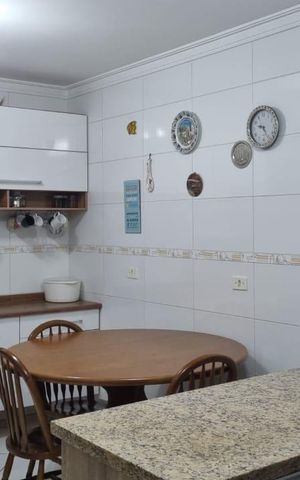Casa à venda com 226m², 3 quartos e 2 vagas Casa à venda com 226m², 3 quartos e 2 vagasCozinha