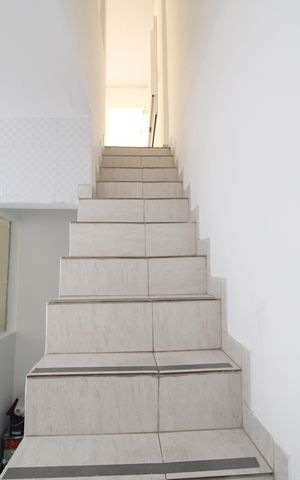Casa para alugar com 65m², 2 quartos e sem vagaEscada
