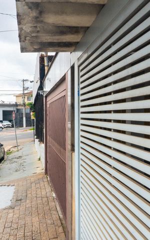 Casa à venda com 180m², 3 quartos e 3 vagas Casa à venda com 180m², 3 quartos e 3 vagasPlaquinha