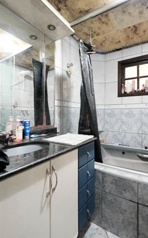 Casa para alugar com 300m², 8 quartos e 3 vagasBanheiro 1