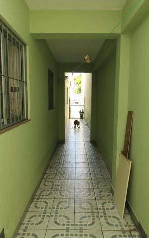 Casa à venda com 210m², 4 quartos e 2 vagasCorredor de acesso