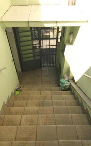 Casa à venda com 210m², 4 quartos e 2 vagasEscadas de entrada