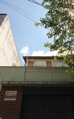 Casa à venda com 210m², 4 quartos e 2 vagasFachada