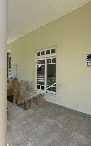 Casa à venda com 322m², 4 quartos e 4 vagas Casa à venda com 322m², 4 quartos e 4 vagasFachada