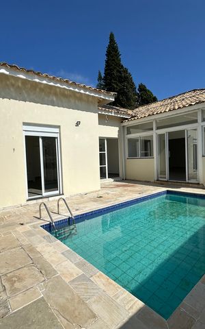 Casa à venda com 322m², 4 quartos e 4 vagas Casa à venda com 322m², 4 quartos e 4 vagasPiscina