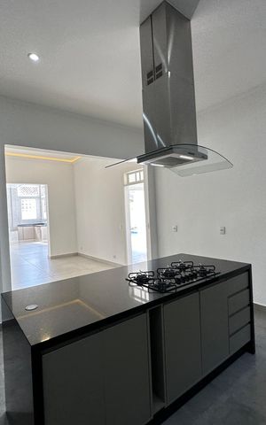 Casa à venda com 322m², 4 quartos e 4 vagas Casa à venda com 322m², 4 quartos e 4 vagasCozinha