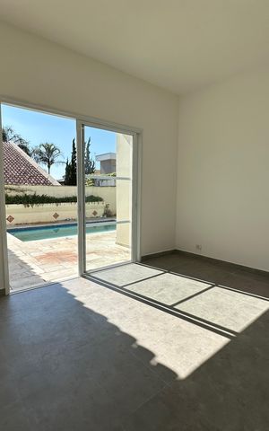 Casa à venda com 322m², 4 quartos e 4 vagas Casa à venda com 322m², 4 quartos e 4 vagasSala de TV