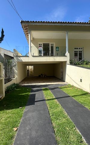 Casa à venda com 322m², 4 quartos e 4 vagas Casa à venda com 322m², 4 quartos e 4 vagasGaragem