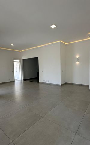 Casa à venda com 322m², 4 quartos e 4 vagas Casa à venda com 322m², 4 quartos e 4 vagasSala