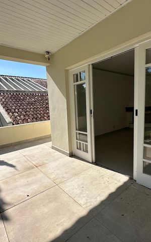 Casa à venda com 322m², 4 quartos e 4 vagas Casa à venda com 322m², 4 quartos e 4 vagasVaranda da Sala