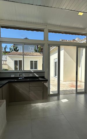 Casa à venda com 322m², 4 quartos e 4 vagas Casa à venda com 322m², 4 quartos e 4 vagasChurrasqueira