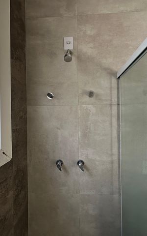 Casa à venda com 322m², 4 quartos e 4 vagas Casa à venda com 322m², 4 quartos e 4 vagasBanheiro da Suíte 2