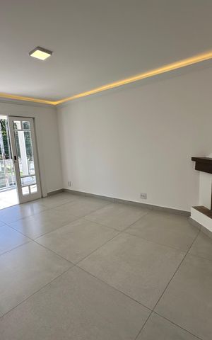 Casa à venda com 322m², 4 quartos e 4 vagas Casa à venda com 322m², 4 quartos e 4 vagasSala