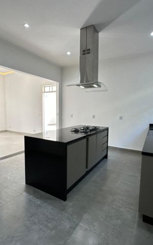 Casa à venda com 322m², 4 quartos e 4 vagas Casa à venda com 322m², 4 quartos e 4 vagasCozinha