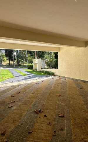 Casa à venda com 322m², 4 quartos e 4 vagas Casa à venda com 322m², 4 quartos e 4 vagasGaragem