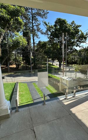 Casa à venda com 322m², 4 quartos e 4 vagas Casa à venda com 322m², 4 quartos e 4 vagasVaranda da Sala