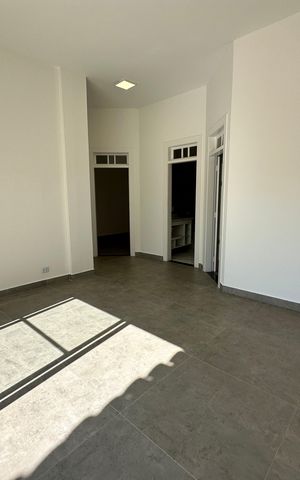 Casa à venda com 322m², 4 quartos e 4 vagas Casa à venda com 322m², 4 quartos e 4 vagasSala de TV