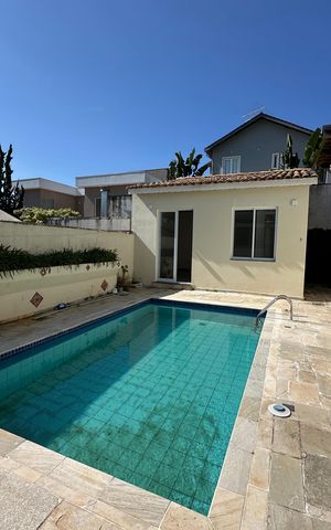Casa à venda com 322m², 4 quartos e 4 vagas Casa à venda com 322m², 4 quartos e 4 vagasPiscina