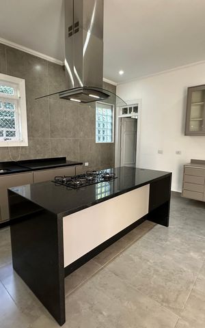 Casa à venda com 322m², 4 quartos e 4 vagas Casa à venda com 322m², 4 quartos e 4 vagasCozinha