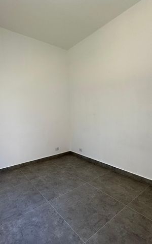 Casa à venda com 322m², 4 quartos e 4 vagas Casa à venda com 322m², 4 quartos e 4 vagasSuíte 1