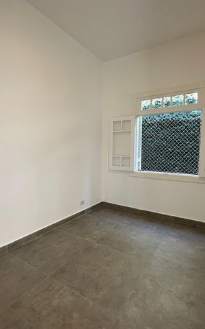 Casa à venda com 322m², 4 quartos e 4 vagas Casa à venda com 322m², 4 quartos e 4 vagasQuarto 1
