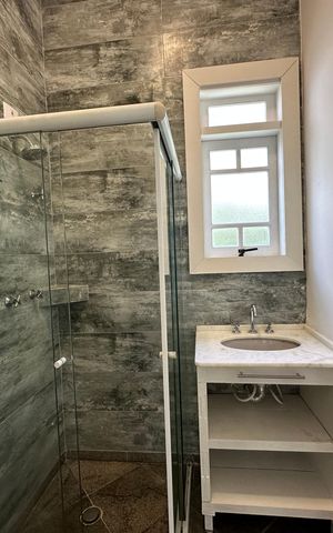 Casa à venda com 322m², 4 quartos e 4 vagas Casa à venda com 322m², 4 quartos e 4 vagasBanheiro da Suíte 1