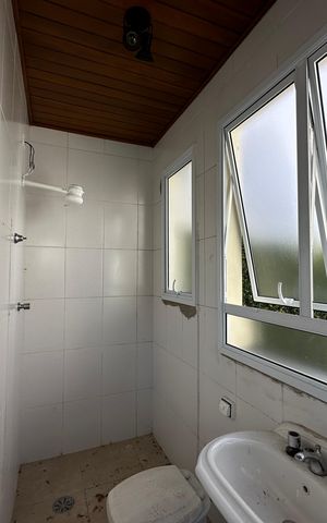 Casa à venda com 322m², 4 quartos e 4 vagas Casa à venda com 322m², 4 quartos e 4 vagasBanheiro da Suíte 3