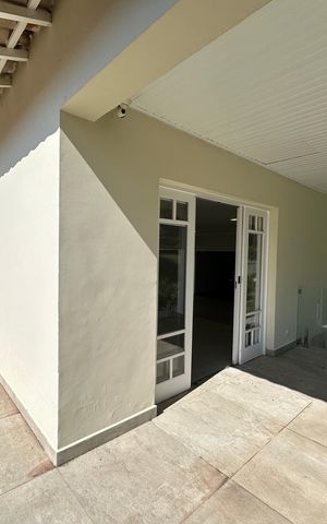 Casa à venda com 322m², 4 quartos e 4 vagas Casa à venda com 322m², 4 quartos e 4 vagasVaranda da Sala