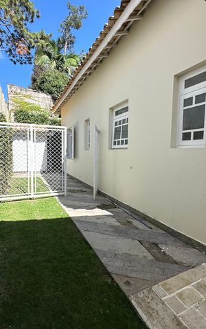 Casa à venda com 322m², 4 quartos e 4 vagas Casa à venda com 322m², 4 quartos e 4 vagasQuintal