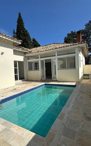 Casa à venda com 322m², 4 quartos e 4 vagas Casa à venda com 322m², 4 quartos e 4 vagasPiscina