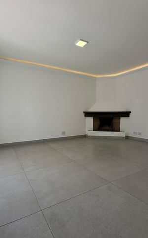 Casa à venda com 322m², 4 quartos e 4 vagas Casa à venda com 322m², 4 quartos e 4 vagasSala
